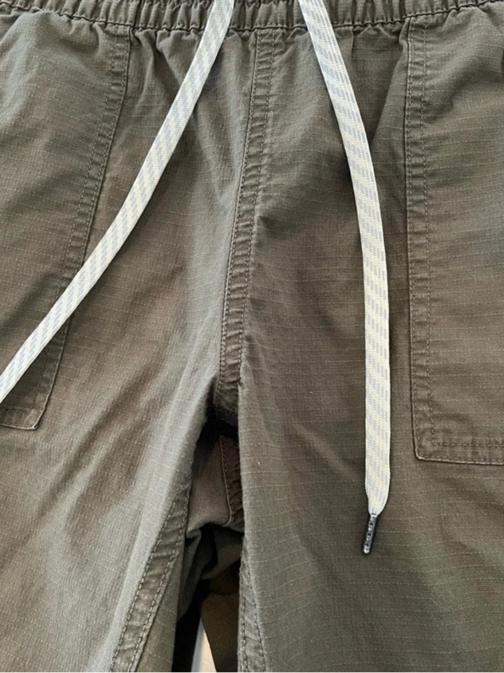 Vuori Ripstop Pants Olive Raw Hem Jogger NWOT - Picture 9 of 12